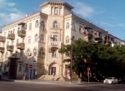 Satılır 4 otaqlı 200 m2 köhnə tikili Axundov bağı