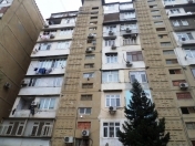 Satılır 3 otaqlı 75 m2 köhnə tikili İnşaatçılar m.