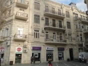 İcarəyə verilir 3 otaqlı 80 m2 köhnə tikili İçəri Şəhər