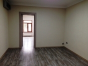 İcarəyə verilir 3 otaqlı 80 m2 ofis Şah İsmayıl Xətai m.