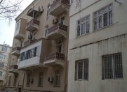Satılır 2 otaqlı 40 m2 köhnə tikili Maliyyə Nazirliyi