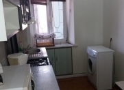 İcarəyə verilir 2 otaqlı 84 m2 köhnə tikili Sahil m.