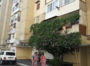 Satılır 5 otaqlı 110 m2 köhnə tikili Xalqlar Dostluğu m.