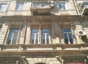 Satılır 2 otaqlı 70 m2 köhnə tikili İçəri Şəhər m.