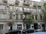 Satılır 5 otaqlı 320 m2 köhnə tikili Səbail r.