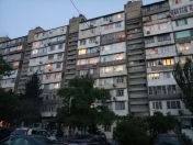 Satılır 2 otaqlı 70 m2 köhnə tikili Gənclik m.