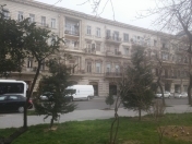 İcarəyə verilir 2 otaqlı 65 m2 köhnə tikili Sahil m.