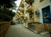 Satılır 10 otaqlı 400 m2 obyekt Dostluq kinoteatrı