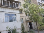 Satılır 4 otaqlı 105 m2 köhnə tikili Xalqlar Dostluğu m.