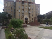 İcarəyə verilir 3 otaqlı 100 m2 köhnə tikili Dövlət Statistika Komitəsi