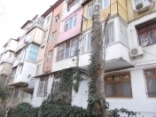 Satılır 3 otaqlı 60 m2 köhnə tikili Neftçilər m.