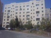 Satılır 3 otaqlı 85 m2 köhnə tikili Babək Plaza