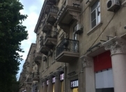 Satılır 3 otaqlı 80 m2 köhnə tikili Mərkəzi Univermaq