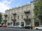 İcarəyə verilir 4 otaqlı 140 m2 köhnə tikili Sahil m.
