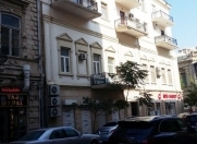 Satılır 4 otaqlı 130 m2 köhnə tikili Sahil m.