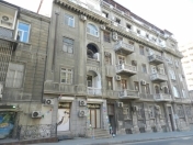 İcarəyə verilir 3 otaqlı 100 m2 köhnə tikili Axundov bağı