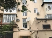 Satılır 2 otaqlı 62 m2 köhnə tikili Elmlər Akademiyası m.