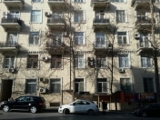 Satılır 12 otaqlı 260 m2 obyekt Elmlər Akademiyası m.