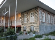 İcarəyə verilir 4 otaqlı 200 m2 həyət evi Şəki