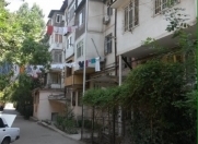 Satılır 1 otaqlı 33 m2 köhnə tikili Dövlət Statistika Komitəsi