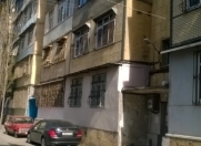 Satılır 3 otaqlı 80 m2 köhnə tikili Xalqlar Dostluğu m.