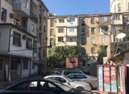 Satılır 3 otaqlı 80 m2 köhnə tikili Rusiya səfirliyi