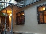 Satılır 3 otaqlı 84 m2 köhnə tikili 4 mkr