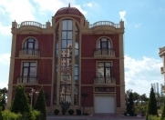 Satılır 11 otaqlı 700 m2 villa Şıxov