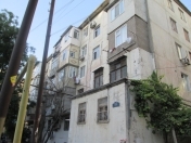 Satılır 2 otaqlı 45 m2 köhnə tikili Moskva univermağı