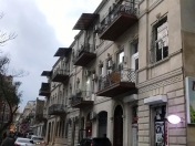 Satılır 3 otaqlı 90 m2 köhnə tikili ISR Plaza