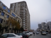 Satılır 2 otaqlı 80 m2 yeni tikili İnşaatçılar m.