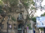 İcarəyə verilir 2 otaqlı 90 m2 köhnə tikili Heydər Əliyev sarayı