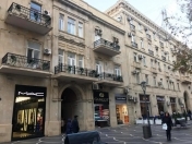 Satılır 3 otaqlı 80 m2 köhnə tikili Səbail r.