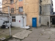 Satılır 2 otaqlı 43 m2 köhnə tikili Xalqlar Dostluğu m.