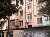 Satılır 2 otaqlı 60 m2 köhnə tikili Dostluq kinoteatrı