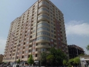 İcarəyə verilir 3 otaqlı 135 m2 yeni tikili Gənclik m.