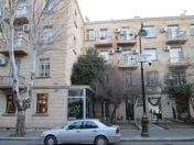 Satılır 3 otaqlı 200 m2 köhnə tikili Azneft meydanı