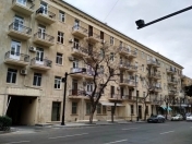 Satılır 3 otaqlı 90 m2 köhnə tikili Səbail r.