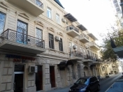 Satılır 3 otaqlı 90 m2 köhnə tikili ISR Plaza