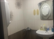 Satılır 2 otaqlı 42 m2 köhnə tikili Qara Qarayev m.