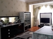 Satılır 4 otaqlı 100 m2 köhnə tikili Bakıxanov