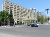 İcarəyə verilir 2 otaqlı 55 m2 köhnə tikili Hilton otel