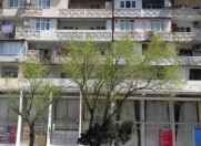 Satılır 3 otaqlı 80 m2 köhnə tikili Qara Qarayev m.