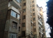 Satılır 3 otaqlı 80 m2 köhnə tikili İnşaatçılar m.