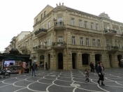 İcarəyə verilir 3 otaqlı 110 m2 köhnə tikili Fəvvarələr meydanı