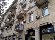 Satılır 4 otaqlı 110 m2 köhnə tikili Fəvvarələr meydanı