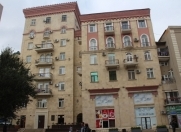 Satılır 2 otaqlı 90 m2 köhnə tikili Gənclik m.