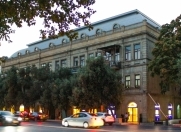 İcarəyə verilir 2 otaqlı 22 m2 ofis İçəri Şəhər m.