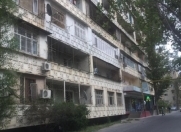 Satılır 4 otaqlı 110 m2 köhnə tikili Babək Plaza