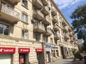 Satılır 1 otaqlı 32 m2 köhnə tikili Elmlər Akademiyası m.